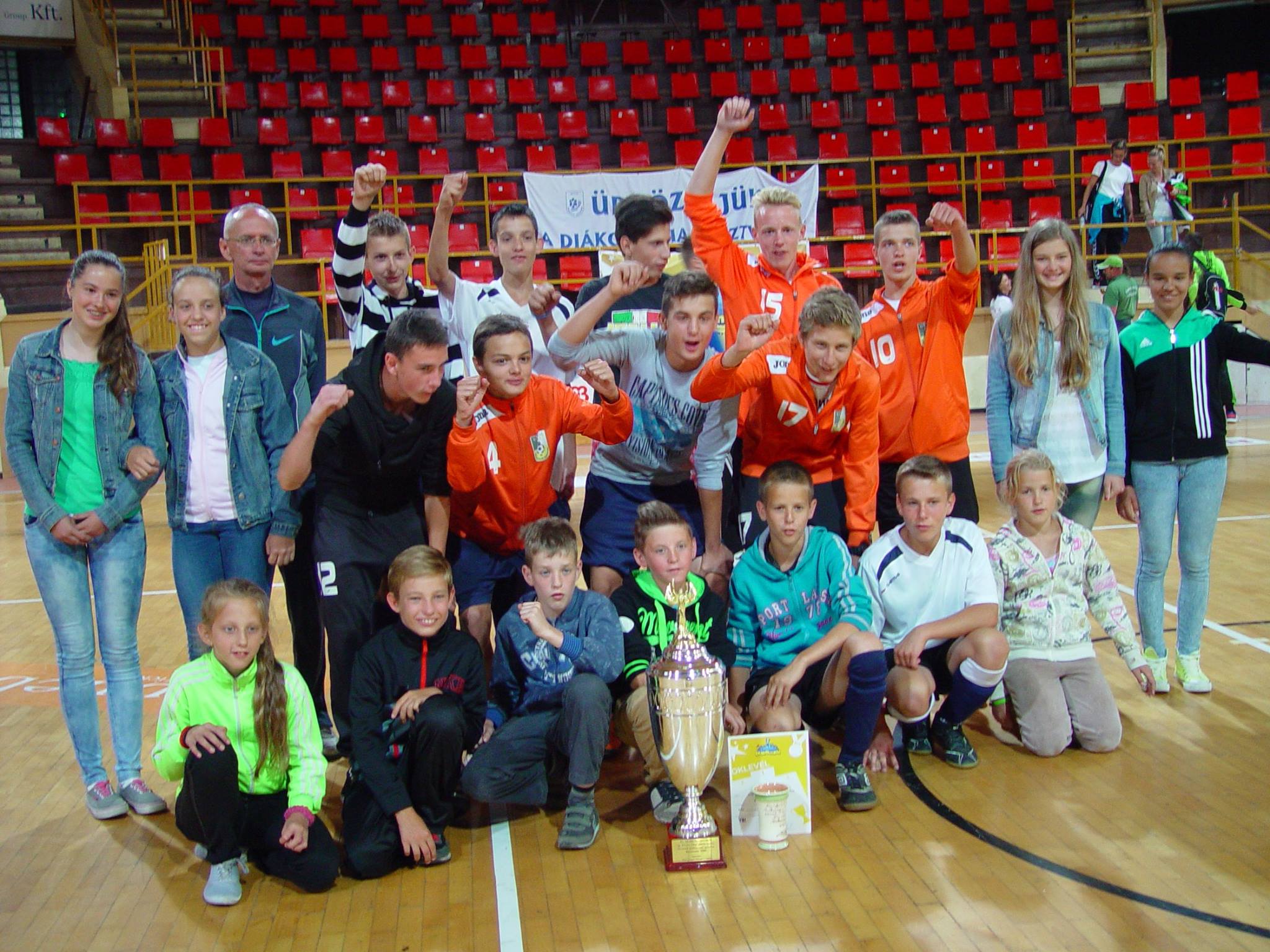 Le�r�s: D:\web\szelence1\dicsoseg\dics-pic\11357375_901342773270282_2664783812764892164_o.jpg